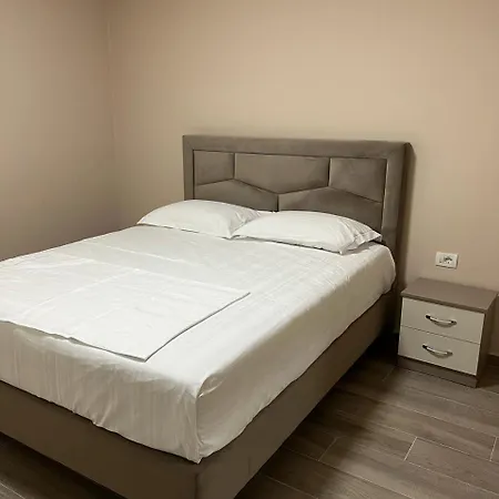 Large 2 Apartment